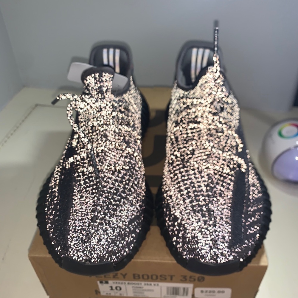 Yeezy black static’s